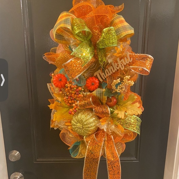 WREATH FALL HANDCRAFTED SWAG STYLE SPRUCE UP YOUR DOOR, ENTRYWAY 17” WIDE 33” H - Picture 1 of 9